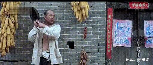 镜头：穿西装上战场我忍了貂蝉打鬼子太离谱米乐体育M6直播平台剧中侮辱观众智商的(图4)