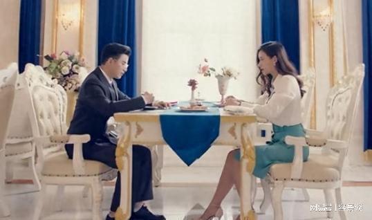 镜头：穿西装上战场我忍了貂蝉打鬼子太离谱米乐体育M6直播平台剧中侮辱观众智商的(图23)