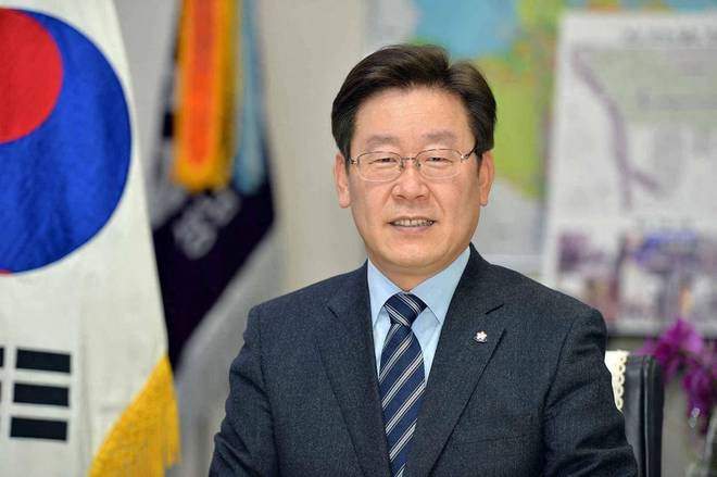 台问题表态两个字不太令人满意王毅的话说得
