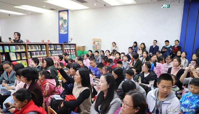 学生当场崩溃背后获利另有其人父母下跪、孩子脚踩奇葩教育让(图11)